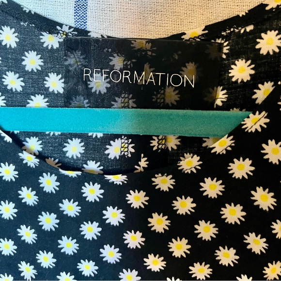 REFORMATION Daisy Patterned Crop Top! - Picture 7 of 9
